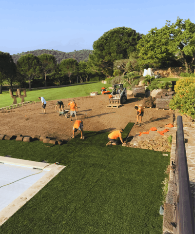dhondt jardins équipe expérimentée golfe de saint tropez pose gazon
