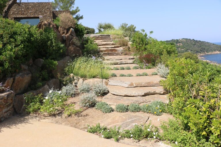 escalier chemin paysager paysagiste saint tropez cavalaire